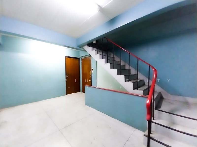 ขาย - อาคารพาณิชย์ 3 ชั้นครึ่ง ซอยประชาอุทิศ16, กรุงเทพ