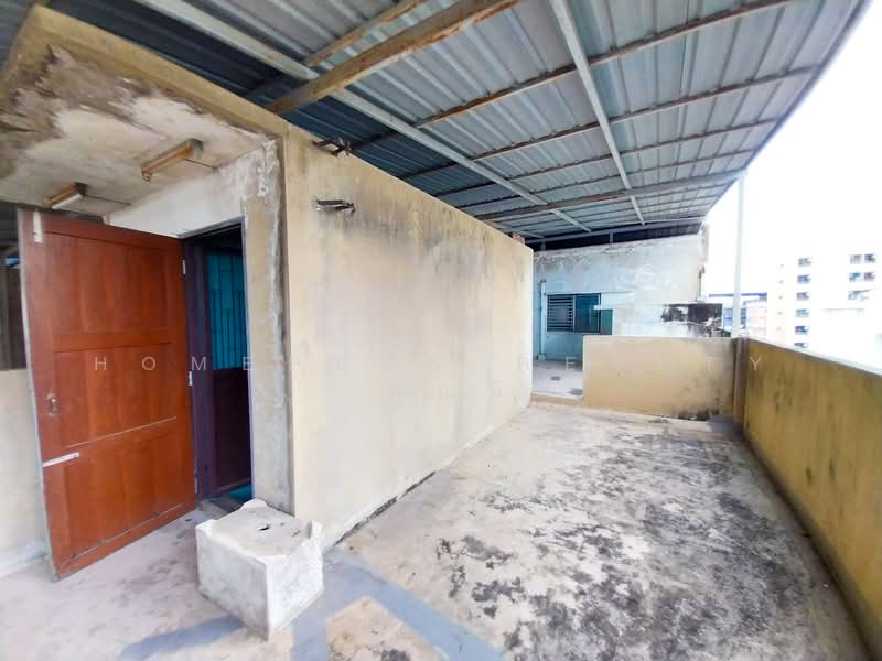 ขาย - อาคารพาณิชย์ 3 ชั้นครึ่ง ซอยประชาอุทิศ16, กรุงเทพ