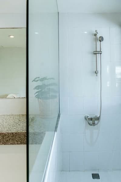 Crystal Garden, Bangkok, 217 Sukhumvit 4 Alley, Khlong Toei, Khlong Toei, Bangkok, 2 Bedrooms, 127 sqm, Condo For Rent, by Khlueanphon Nukulsirisak, 500198652 - DDproperty.com