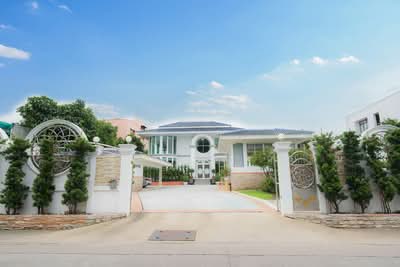 ขาย - คฤหาสน์หรู พระราม 9 พร้อมสระว่ายน้ำส่วนตัว, กรุงเทพ