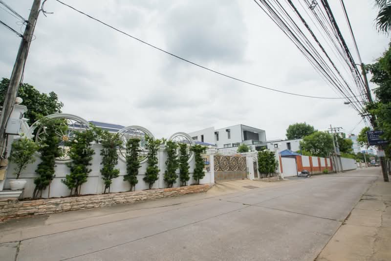 For Sale - คฤหาสน์หรู พระราม 9 พร้อมสระว่ายน้ำส่วนตัว, Bangkok