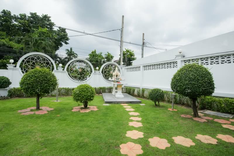 For Sale - คฤหาสน์หรู พระราม 9 พร้อมสระว่ายน้ำส่วนตัว, Bangkok