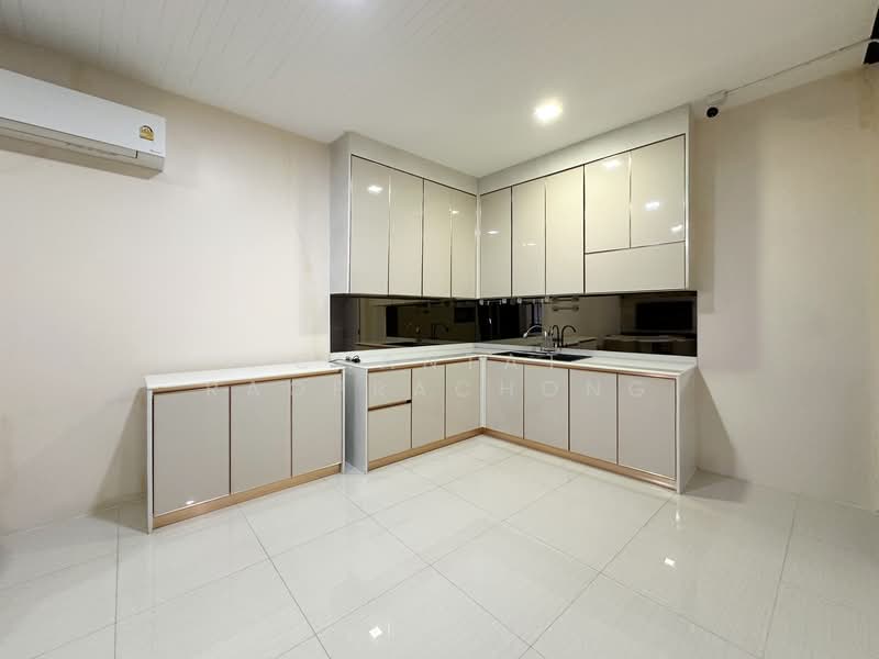 Setthasiri Charun-Pinklao, Bangkok, Lieb Tangrotfai Road, Bang Khun Non, Bangkok Noi, Bangkok, 4 Bedrooms, 202 sqm, Single Detached House For Sale, by Chantat Raoprachong, 500198749 - DDproperty.com