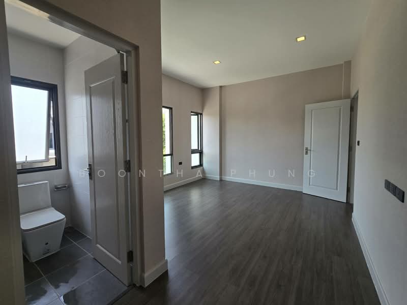 Bangkok Boulevard Rama 5, Nonthaburi, 34-38 Atchariya Prasith Road, Mahasawat, Bang Kruai, Nonthaburi, 5 Bedrooms, 245 sqm, Single Detached House For Rent, by Boontha Phung, 500198768 - DDproperty.com