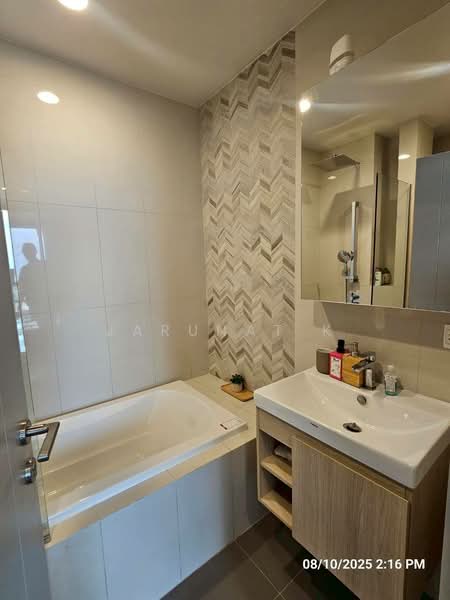 Oka Haus Sukhumvit 36, Bangkok, 3399 Rama 4 Road, Khong Tan, Khlong Toei, Bangkok, 1 Bedroom, 35 sqm, Condo For Rent, by Jarunat K, 500198809 - DDproperty.com