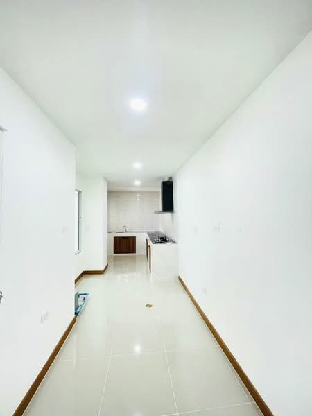 ขายบ้านแฝดรีโนเวทใหม่ ม.เมโทรปาร์ค เขาน้ำซับ ศรีราชา, Chon Buri (Pattaya), Thung Suk La, Si Racha, Chon Buri (Pattaya), 3 Bedrooms, 120 sqm, Semi-Detached House (Twin House) For Sale, by Dusit Saengfa, 500198875 - DDproperty.com