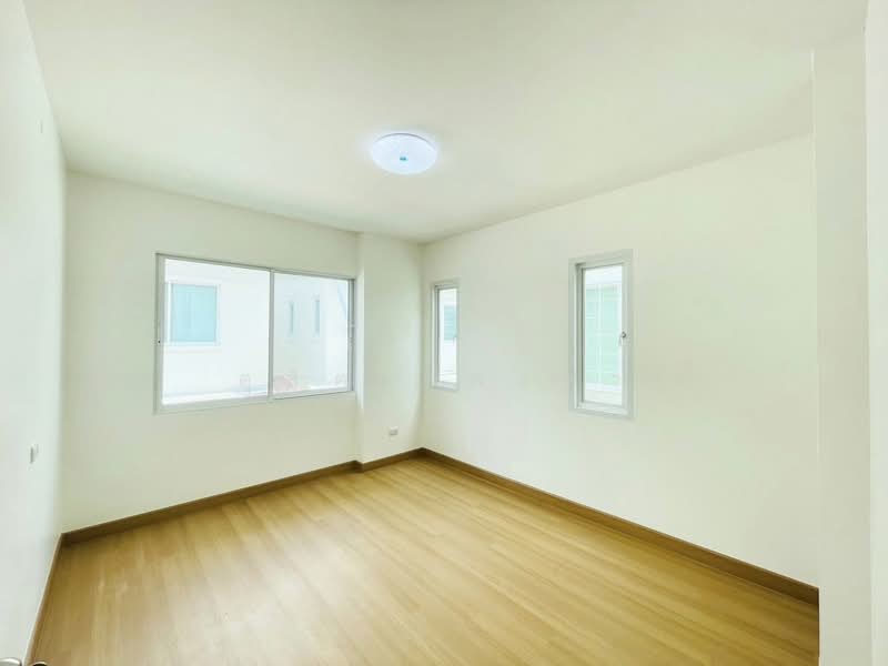 ขายบ้านแฝดรีโนเวทใหม่ ม.เมโทรปาร์ค เขาน้ำซับ ศรีราชา, Chon Buri (Pattaya), Thung Suk La, Si Racha, Chon Buri (Pattaya), 3 Bedrooms, 120 sqm, Semi-Detached House (Twin House) For Sale, by Dusit Saengfa, 500198875 - DDproperty.com