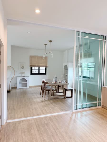 บ้านในโครงการ ให้เช่า – ใกล้โรงเรียนต้นกล้า เพียง 5 นาที ค่าเช่า 35,000 บาท / เดือน : No.11H632, Chiang Mai, Nong Chom, San Sai, Chiang Mai, 4 Bedrooms, 325 sqm, Single Detached House For Rent, by Rutchaporn Tunsiri, 500198909 - DDproperty.com