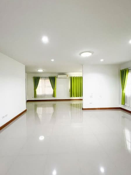 ขายบ้านแฝดสไตล์บ้านเดี่ยว ม.แมกโนลีย์ สวนเสือ ศรีราชา, Chon Buri (Pattaya), Surasak, Si Racha, Chon Buri (Pattaya), 3 Bedrooms, 120 sqm, Semi-Detached House (Twin House) For Sale, by Dusit Saengfa, 500198949 - DDproperty.com