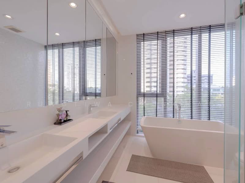 Vittorio 39, Bangkok, 8 Sukhumvit, Khlong Tan Nua, Watthana, Bangkok, 2 Bedrooms, 127 sqm, Condo For Rent, by Rungtiwa Chinchai, 500198950 - DDproperty.com