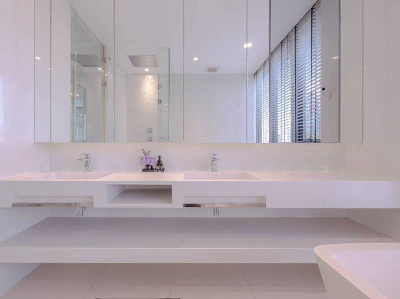 Vittorio 39, Bangkok, 8 Sukhumvit, Khlong Tan Nua, Watthana, Bangkok, 2 Bedrooms, 127 sqm, Condo For Rent, by Rungtiwa Chinchai, 500198950 - DDproperty.com