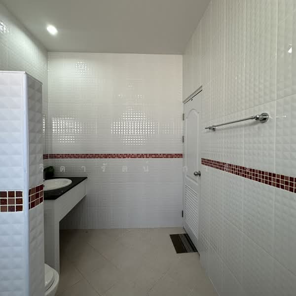 Baan Kittichai 18, Nakhon Pathom, Mahasawat, Phuttha Mon Thon, Nakhon Pathom, 3 Bedrooms, 130 sqm, Semi-Detached House (Twin House) For Sale, by วิดารัตน์ กาติ้ง, 500199026 - DDproperty.com