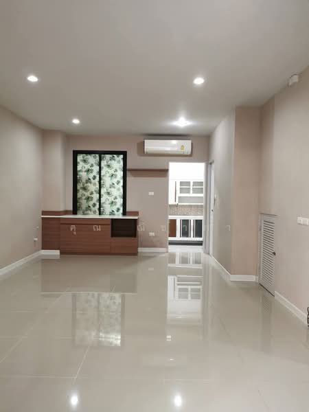 The Trop Urban มอเตอร์เวย์ ลาดกระบัง, Bangkok, Thab Yao, Lat Krabang, Bangkok, 4 Bedrooms, 145 sqm, Townhouse For Rent, by คุณ ณิชาภา, 500199081 - DDproperty.com