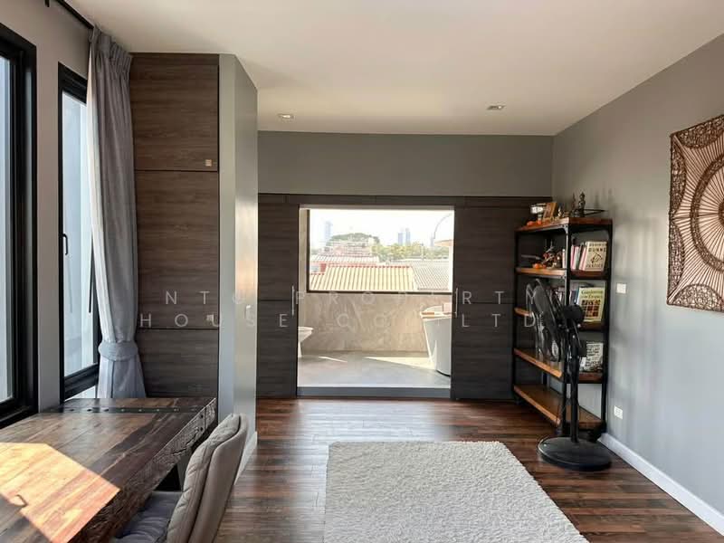 NG276 ให้เช่าบ้านเดี่ยว 3 ชั้น ตกแต่งสวยพร้อมอยู่ ลาดพร้าว 80 ห้วยขวาง เงียบสงบ ใจกลางเมือง, Bangkok, ประชาราษฎร์บำเพ็ญ26, Wang Thonglang, Wang Thonglang, Bangkok, 3 Bedrooms, 300 sqm, Single Detached House For Rent, by NTG Property House Co.,Ltd., 500199124 - DDproperty.com