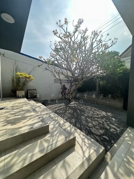 NG276 ให้เช่าบ้านเดี่ยว 3 ชั้น ตกแต่งสวยพร้อมอยู่ ลาดพร้าว 80 ห้วยขวาง เงียบสงบ ใจกลางเมือง, Bangkok, ประชาราษฎร์บำเพ็ญ26, Wang Thonglang, Wang Thonglang, Bangkok, 3 Bedrooms, 300 sqm, Single Detached House For Rent, by NTG Property House Co.,Ltd., 500199124 - DDproperty.com