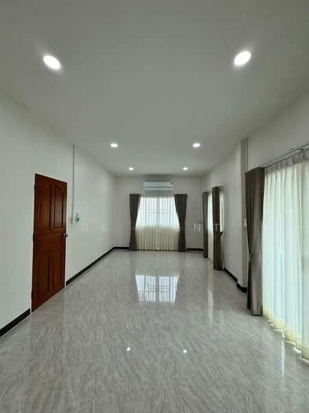 2-story House Soi Kosum Ruam Chai 17, Bangkok, Don Mueang, Don Mueang, Bangkok, 5 Bedrooms, 240 sqm, Single Detached House For Rent, by NR AGENT, 500199196 - DDproperty.com