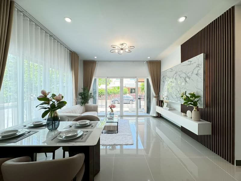 หมู่บ้าน บ้านสวนร่มเกล้า-สุวรรณภูมิ ถ.ร่มเกล้า, กรุงเทพ, ร่มเกล้า, มีนบุรี, มีนบุรี, กรุงเทพ, 200 ตร.ม., บ้านเดี่ยว ขาย, โดย ณัฐฌาพัชร์ ณิชากรอัมพร, 500199366 - DDproperty.com