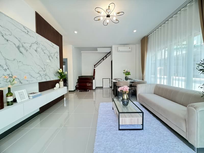 หมู่บ้าน บ้านสวนร่มเกล้า-สุวรรณภูมิ ถ.ร่มเกล้า, กรุงเทพ, ร่มเกล้า, มีนบุรี, มีนบุรี, กรุงเทพ, 200 ตร.ม., บ้านเดี่ยว ขาย, โดย ณัฐฌาพัชร์ ณิชากรอัมพร, 500199366 - DDproperty.com