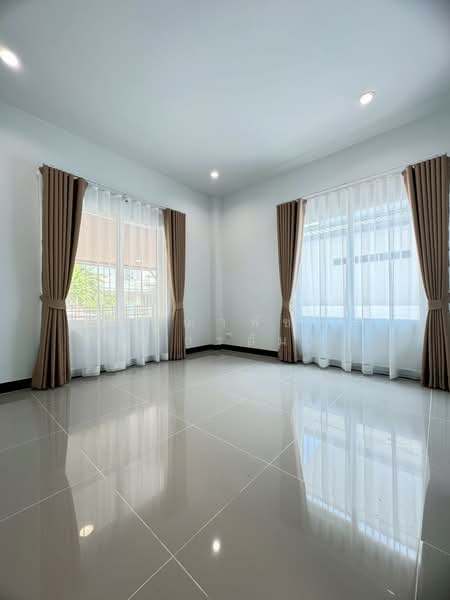 หมู่บ้าน บ้านสวนร่มเกล้า-สุวรรณภูมิ ถ.ร่มเกล้า, กรุงเทพ, ร่มเกล้า, มีนบุรี, มีนบุรี, กรุงเทพ, 200 ตร.ม., บ้านเดี่ยว ขาย, โดย ณัฐฌาพัชร์ ณิชากรอัมพร, 500199366 - DDproperty.com