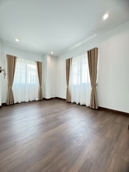 หมู่บ้าน บ้านสวนร่มเกล้า-สุวรรณภูมิ ถ.ร่มเกล้า, กรุงเทพ, ร่มเกล้า, มีนบุรี, มีนบุรี, กรุงเทพ, 200 ตร.ม., บ้านเดี่ยว ขาย, โดย ณัฐฌาพัชร์ ณิชากรอัมพร, 500199366 - DDproperty.com