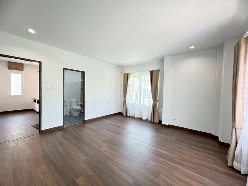 หมู่บ้าน บ้านสวนร่มเกล้า-สุวรรณภูมิ ถ.ร่มเกล้า, Bangkok, ร่มเกล้า, Min Buri, Min Buri, Bangkok, 4 Bedrooms, 200 sqm, Single Detached House For Sale, by ณัฐฌาพัชร์ ณิชากรอัมพร, 500199366 - DDproperty.com