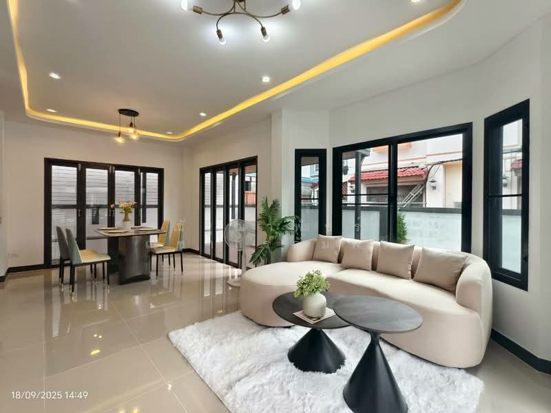 Flora Ville Park City Suwinthawong, Bangkok, Suwinthawong Road, Lam Phak Chi, Nong Chok, Bangkok, 4 Bedrooms, 200 sqm, Single Detached House For Sale, by ณัฐฌาพัชร์ ณิชากรอัมพร, 500199374 - DDproperty.com