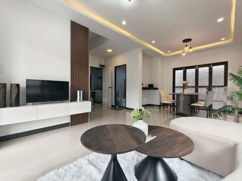 Flora Ville Park City Suwinthawong, Bangkok, Suwinthawong Road, Lam Phak Chi, Nong Chok, Bangkok, 4 Bedrooms, 200 sqm, Single Detached House For Sale, by ณัฐฌาพัชร์ ณิชากรอัมพร, 500199374 - DDproperty.com