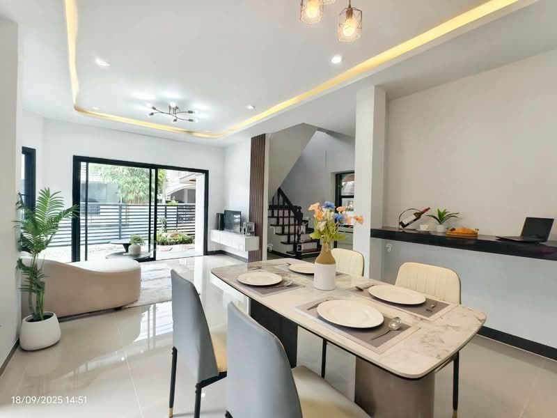 Flora Ville Park City Suwinthawong, Bangkok, Suwinthawong Road, Lam Phak Chi, Nong Chok, Bangkok, 4 Bedrooms, 200 sqm, Single Detached House For Sale, by ณัฐฌาพัชร์ ณิชากรอัมพร, 500199374 - DDproperty.com