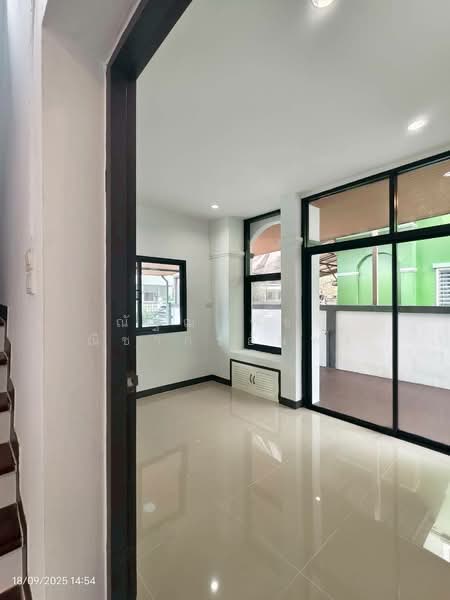 Flora Ville Park City Suwinthawong, Bangkok, Suwinthawong Road, Lam Phak Chi, Nong Chok, Bangkok, 4 Bedrooms, 200 sqm, Single Detached House For Sale, by ณัฐฌาพัชร์ ณิชากรอัมพร, 500199374 - DDproperty.com