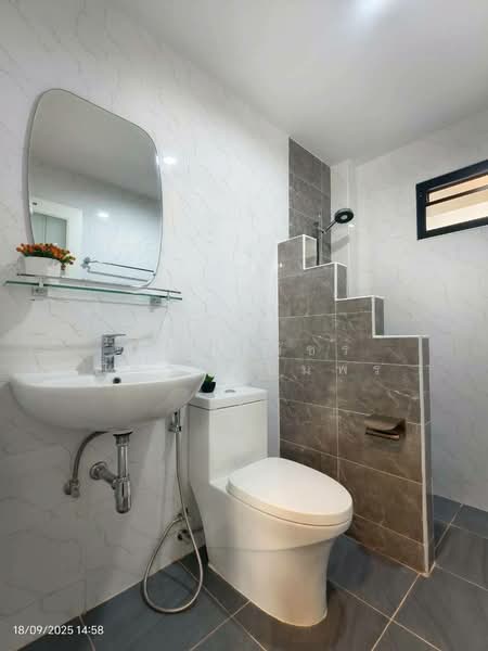 Flora Ville Park City Suwinthawong, Bangkok, Suwinthawong Road, Lam Phak Chi, Nong Chok, Bangkok, 4 Bedrooms, 200 sqm, Single Detached House For Sale, by ณัฐฌาพัชร์ ณิชากรอัมพร, 500199374 - DDproperty.com