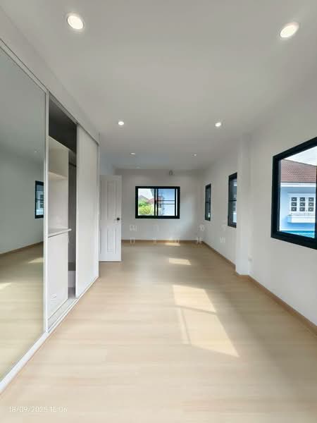 Flora Ville Park City Suwinthawong, Bangkok, Suwinthawong Road, Lam Phak Chi, Nong Chok, Bangkok, 4 Bedrooms, 200 sqm, Single Detached House For Sale, by ณัฐฌาพัชร์ ณิชากรอัมพร, 500199374 - DDproperty.com