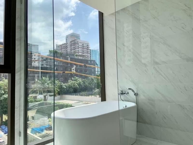 Fynn Asoke, Bangkok, 28 Sukhumvit 10 Alley, Khlong Toei, Khlong Toei, Bangkok, 2 Bedrooms, 62 sqm, Condo For Sale, by Chomratkamol Soontorntarawong (Gor), 500199420 - DDproperty.com