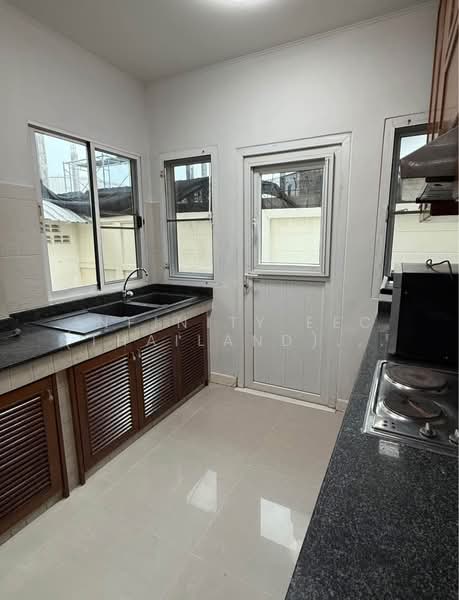 ศรีราชา, Chon Buri (Pattaya), Surasak, Si Racha, Chon Buri (Pattaya), 3 Bedrooms, 254 sqm, Single Detached House For Rent, by Infinity EEC (Thailand) Co., Ltd., 500199562 - DDproperty.com