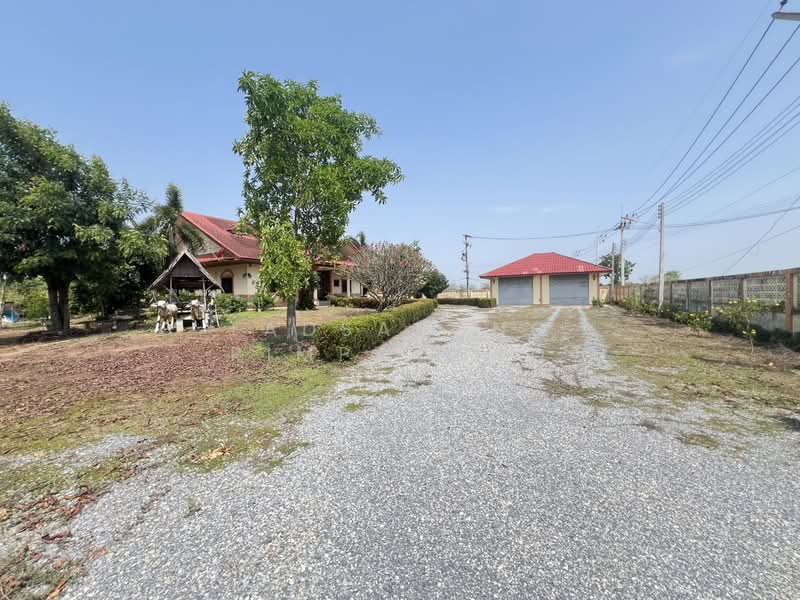 ขาย - ที่ดิน 12 ไร่ พร้อมบ้าน 4 หลัง (ตกแต่งด้วยไม้สัก) – อ.สามชุก จ.สุพรรณบุรี, สุพรรณบุรี