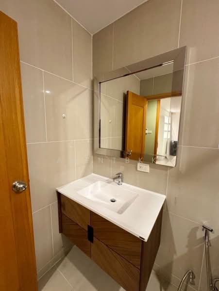 The Empire Place, Bangkok, 88 Narathiwatratchanakharin Road, Thung Maha Mek, Sathon, Bangkok, 2 Bedrooms, 97 sqm, Condo For Rent, by Agentbkk, 500199646 - DDproperty.com