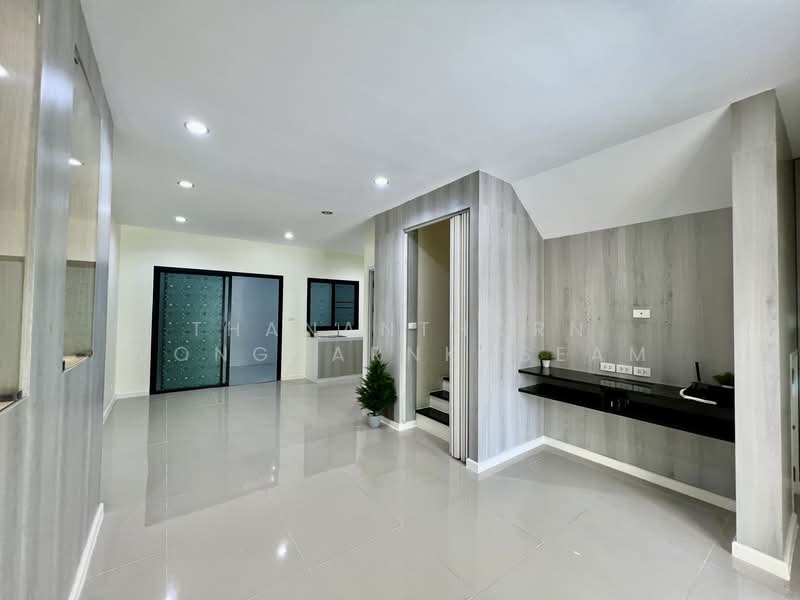 Patio Srinakarin-Rama 9, Bangkok, Krungthep Kreetha Road, Hua Mak, Bang Kapi, Bangkok, 4 Bedrooms, 190 sqm, Townhouse For Sale, by Thananthorn Wongvarnkaseam, 500199735 - DDproperty.com