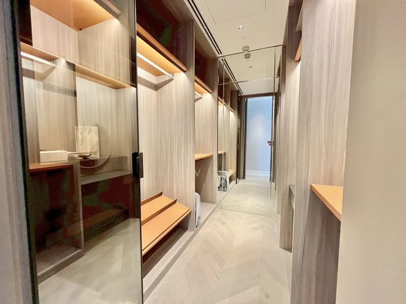 Master Bedroom- walk in closet