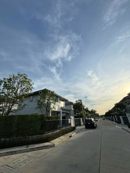 Mantana 2 Motorway - New Krungthepkreetha, Bangkok, Manthana 2 Motorway-New Krungthep Kreetha Intersection, Phatthanakan Road 4, Khlong Song Ton Nun, Lat Krabang, Bangkok, 3 Bedrooms, 151 sqm, Single Detached House For Sale, by HOME Real Estate Service, 500199804 - DDproperty.com