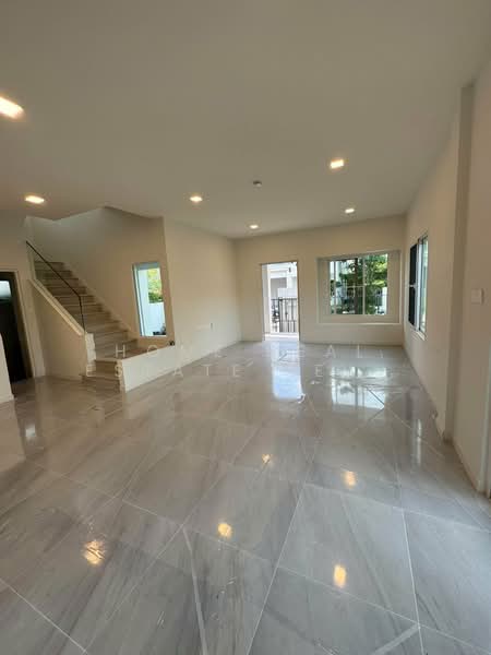 Mantana 2 Motorway - New Krungthepkreetha, Bangkok, Manthana 2 Motorway-New Krungthep Kreetha Intersection, Phatthanakan Road 4, Khlong Song Ton Nun, Lat Krabang, Bangkok, 3 Bedrooms, 151 sqm, Single Detached House For Sale, by HOME Real Estate Service, 500199804 - DDproperty.com