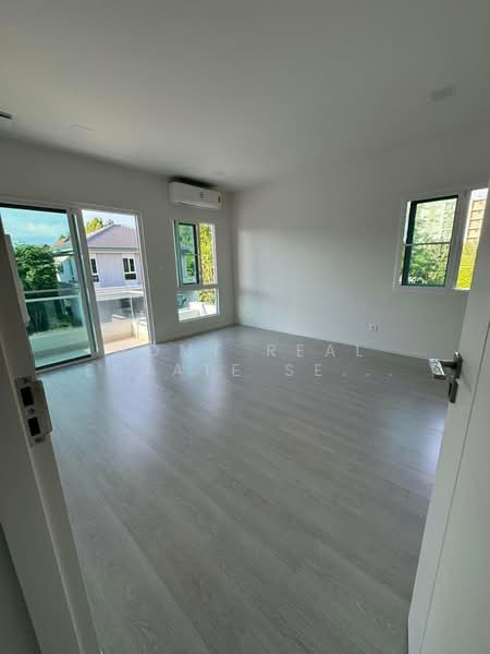 Mantana 2 Motorway - New Krungthepkreetha, Bangkok, Manthana 2 Motorway-New Krungthep Kreetha Intersection, Phatthanakan Road 4, Khlong Song Ton Nun, Lat Krabang, Bangkok, 3 Bedrooms, 151 sqm, Single Detached House For Sale, by HOME Real Estate Service, 500199804 - DDproperty.com