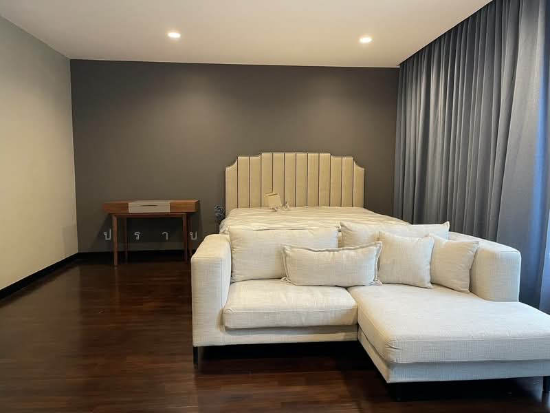 Baan Klang Krung Thonglor, Bangkok, 55 Soi Sukhumvit 55, Khlong Tan Nua, Watthana, Bangkok, 4 Bedrooms, 370 sqm, Townhouse For Sale, by Praab Thiranusorn, 500199852 - DDproperty.com