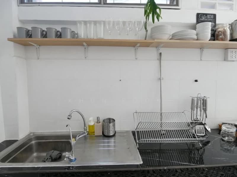 For Rent: Renovated Townhome in Sukhumvit Area near BTS Ekkamai (SPSSR135), Bangkok, สุขุมวิท65, Phra Kanong Nua, Watthana, Bangkok, 2 Bedrooms, 220 sqm, Townhouse For Rent, by Khun Poon, 500199923 - DDproperty.com