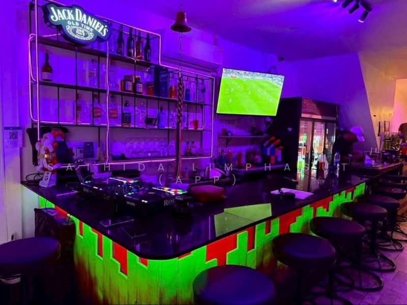 ขาย - เซ้งร้านอาหารบาร์ 200 ตารางเมตร ย่าน นาเกลือ บางละมุง, ชลบุรี