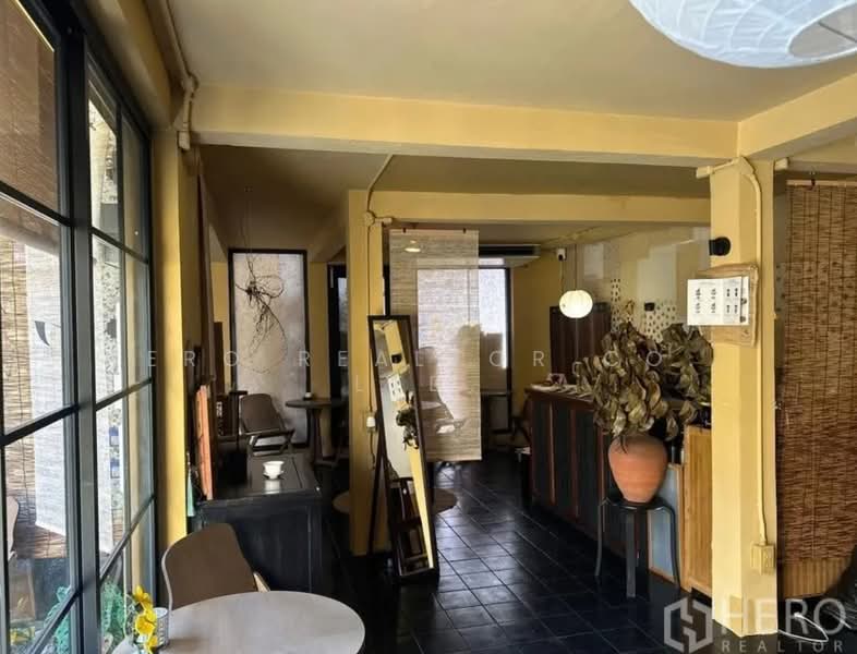 For rent Retail Space 50 sqm in Khlong Toei BTS Asok Bangkok HRE00429, กรุงเทพ, คลองตัน, คลองเตย, กรุงเทพ, 50 ตร.ม., พื้นที่ขายของ ให้เช่า, โดย Hero Realtor Co., Ltd., 500200018 - DDproperty.com