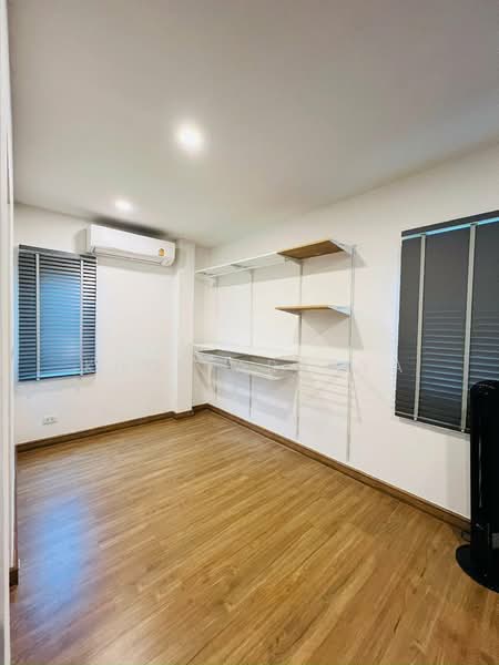 Centro Bangna-Srinakarin, Samut Prakan, Bang Kaeo, Bang Plee, Samut Prakan, 4 Bedrooms, 200 sqm, Single Detached House For Rent, by Khun Aranya, 500200074 - DDproperty.com