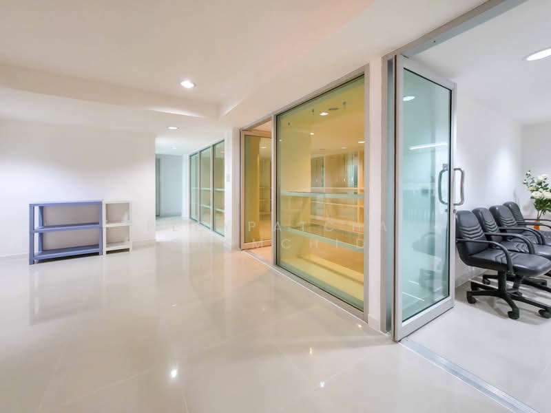 Home Office for Rent with Private Parking in Phrakanong area, Bangkok, Phra Kanong, Khlong Toei, Bangkok, , 200 sqm, Office Space For Rent, by Ploypatcha Chomchid, 500200084 - DDproperty.com