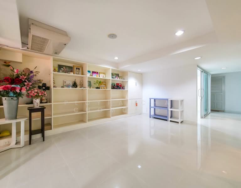 Home Office for Rent with Private Parking in Phrakanong area, Bangkok, Phra Kanong, Khlong Toei, Bangkok, , 200 sqm, Office Space For Rent, by Ploypatcha Chomchid, 500200084 - DDproperty.com