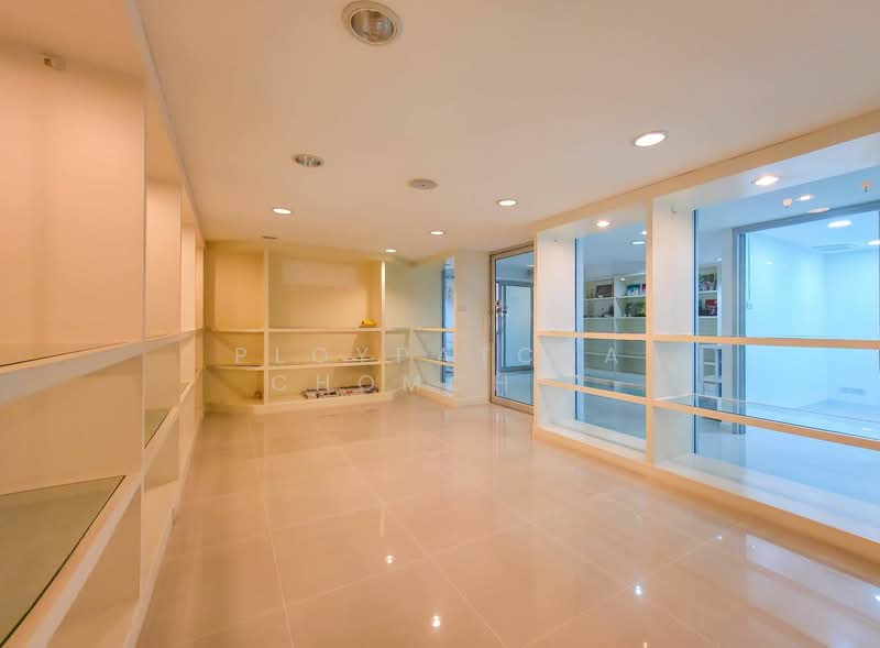 Home Office for Rent with Private Parking in Phrakanong area, Bangkok, Phra Kanong, Khlong Toei, Bangkok, , 200 sqm, Office Space For Rent, by Ploypatcha Chomchid, 500200084 - DDproperty.com