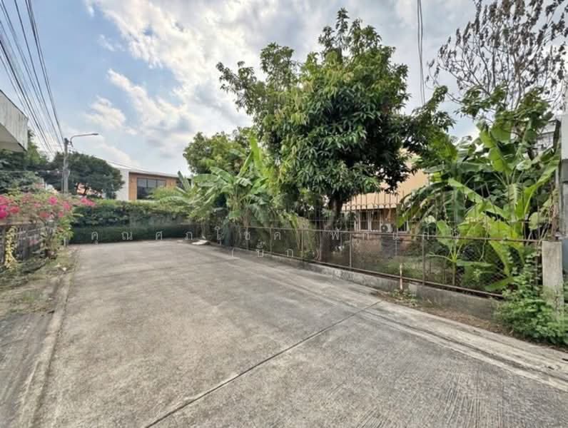 ที่ดินพร้อมบ้านเดี่ยว โชคชัย 4 ซอย 25 ถ.โชคชัย4 ซ.โชคชัย 4 ซอย25 แขวงลาดพร้าว เขตลาดพร้าว, Bangkok, โชคชัย4, Lat Phrao, Lat Phrao, Bangkok, 4 Bedrooms, 220 sqm, Single Detached House For Sale, by คุณศุภโชค ฟักแก้ว (บิ๊ก), 500200097 - DDproperty.com