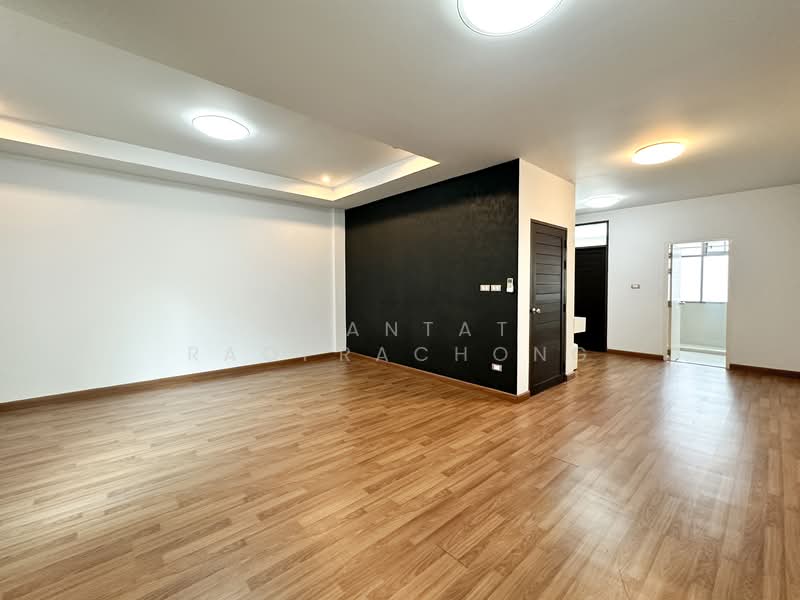 Pattra Mo Town, Nonthaburi, Chaeng Watthana Road, Soi 19, Bang Phut, Pak Kret, Nonthaburi, 3 Bedrooms, 230 sqm, Townhouse For Sale, by Chantat Raoprachong, 500200098 - DDproperty.com